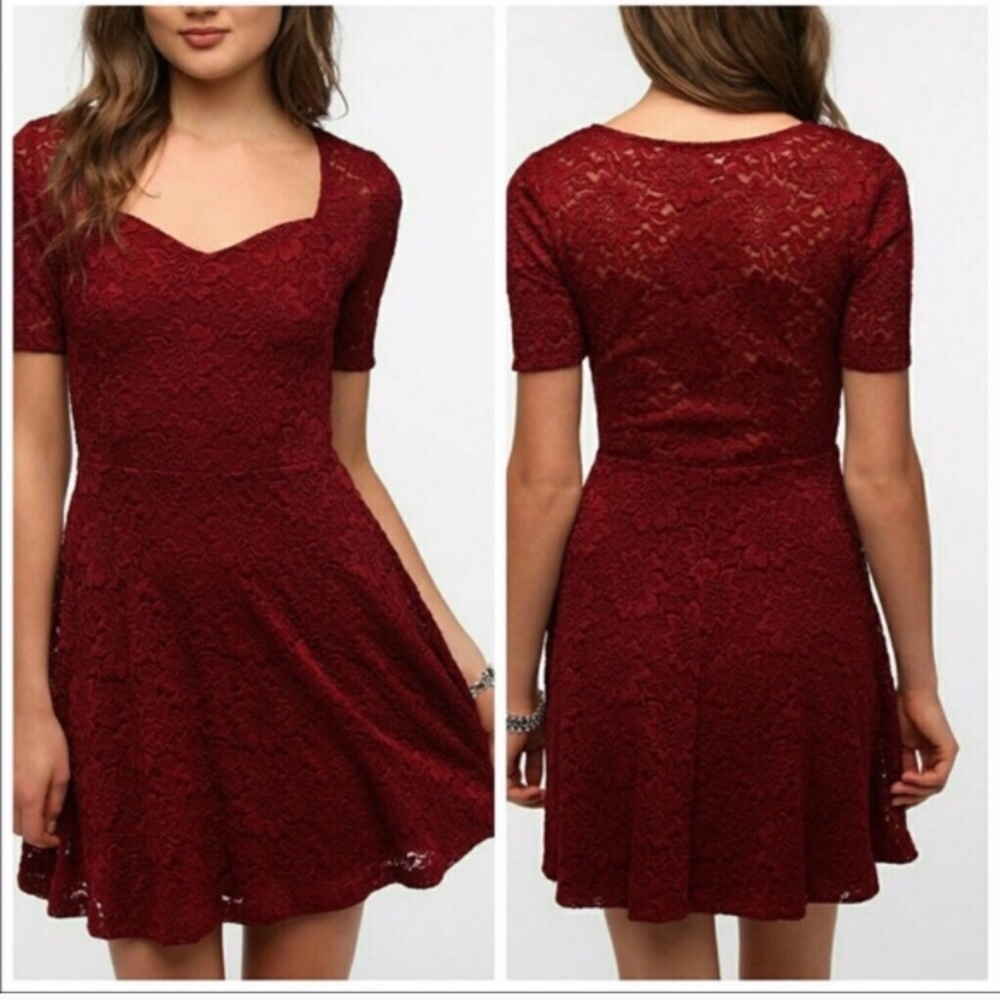 Pins & Needles Sweetheart Lace burgundy Dress